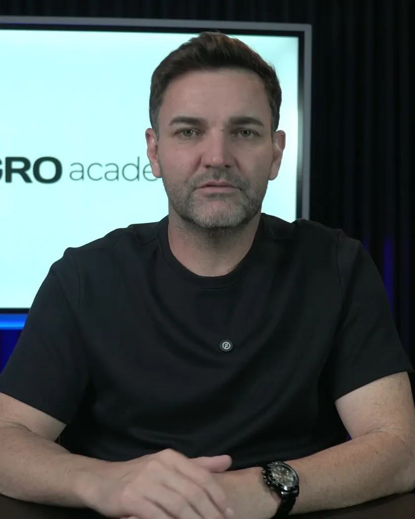 Rodrigo Loncarovich no estúdio da Agro Academy